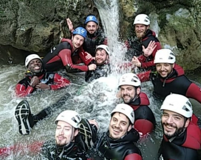  Equipo de apasionados instructores de barranquismo 