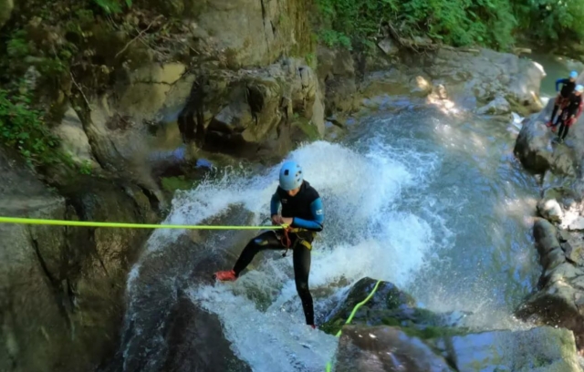  Cañón del Ain, descenso de una cascada 