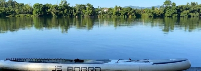  Tabla de remo clásica para una excursión extraordinaria en el lago de Annecy 