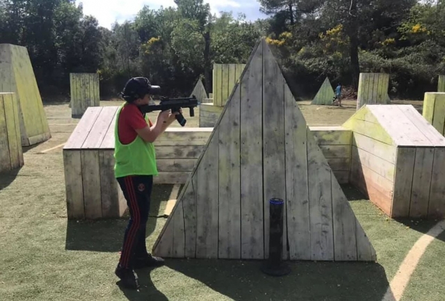  Forma su equipo y compile en un juego de laser tag 