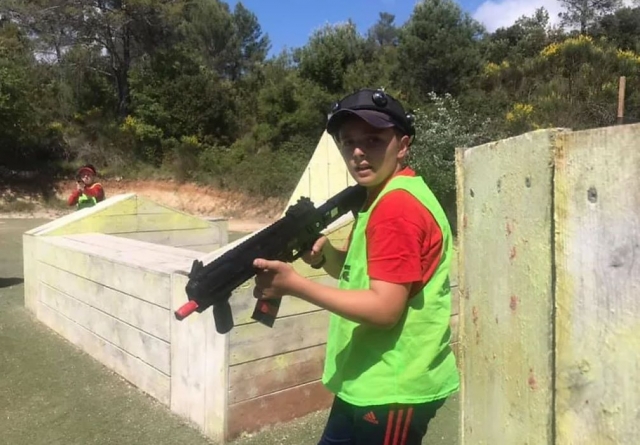  Sé un buen estratega y gana el juego de laser tag 