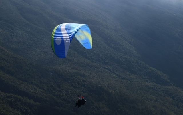  Descubre las cadenas montañosas de los Altos Pirineos gracias a nuestro vuelo en parapenle 