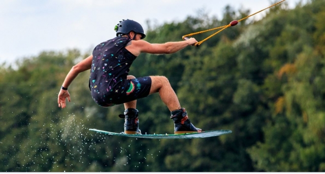  Diviértele con nuestras sesiones de wakeboard 