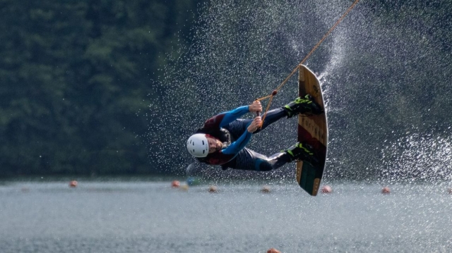  ¡Realiza tus mejores trucos de wakeboard! 