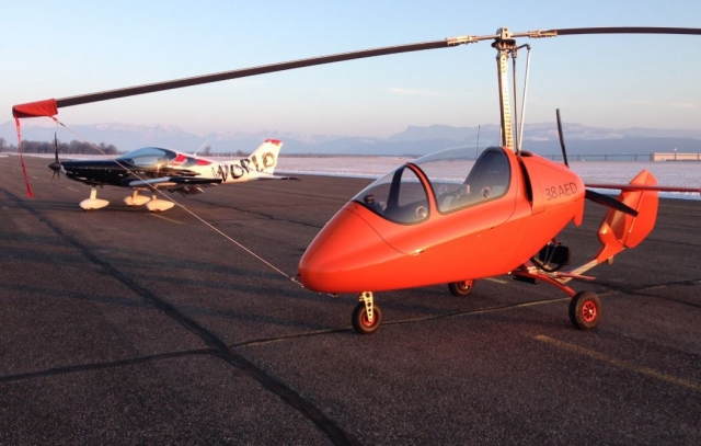  Autogiro ULM y multieje disponible para un vuelo de descubrimiento 