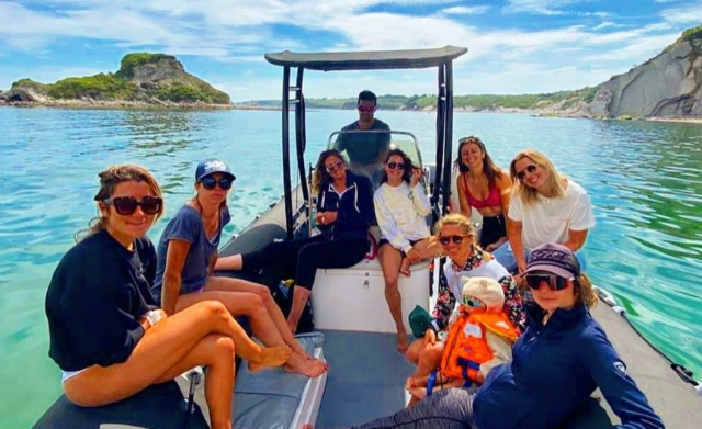  Disfruta de un tiempo en familia a bordo de nuestro moderno barco 