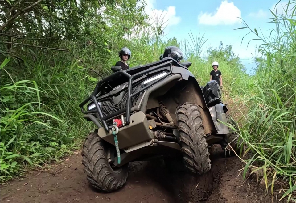  Grupo de excursiones de cuatrimoto 