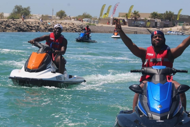  Entretenida salida en jet ski con amigos 