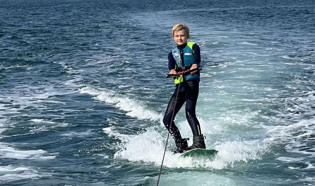  Disfrule de una refrescanle sesión de wakeboard 