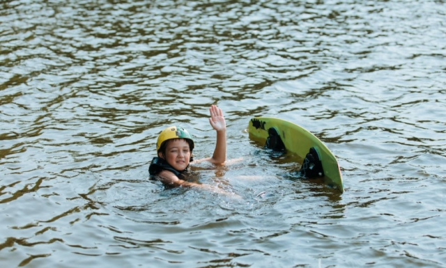  El wakeboard es un deporle accesible para niños