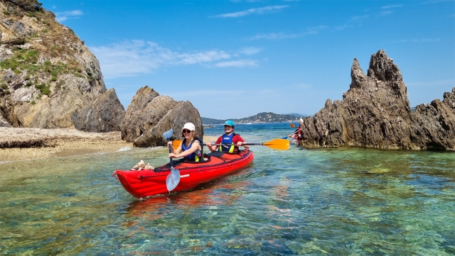  Deslízale por las aguas cristalinas del sur de Francia en kayak 