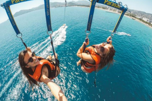  Vuelo en parasailing biplaza para el doble de diversión 
