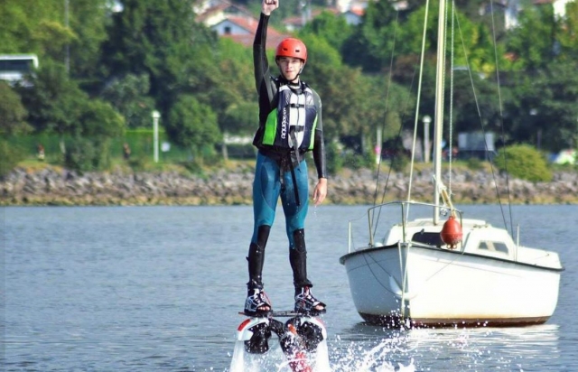  Disfruta de una sesión de flyboard supervisada por un instructor 