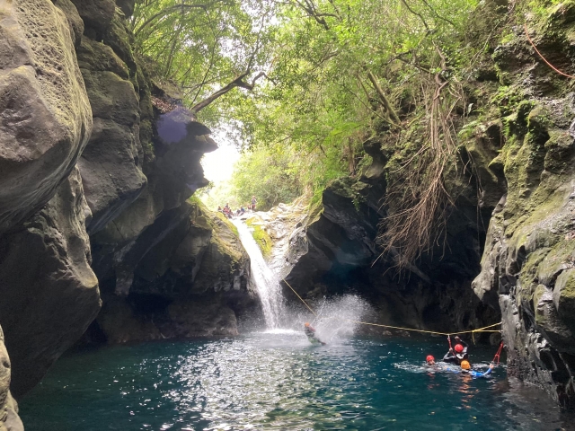  Breve descanso en una alberca natural 