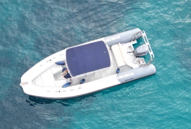  Paseo en barco con guía profesional 