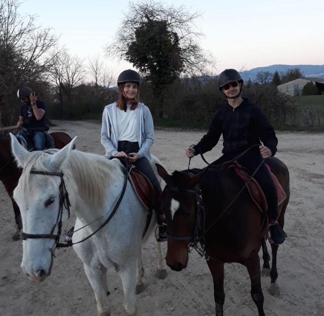  Listo para subir a caballo 