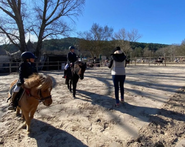  Nuestro paseo en pony es una verdadera introducción a la equitación 