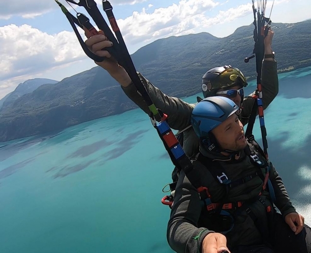  Disfrule de una magnífica vista desde su parapenle 