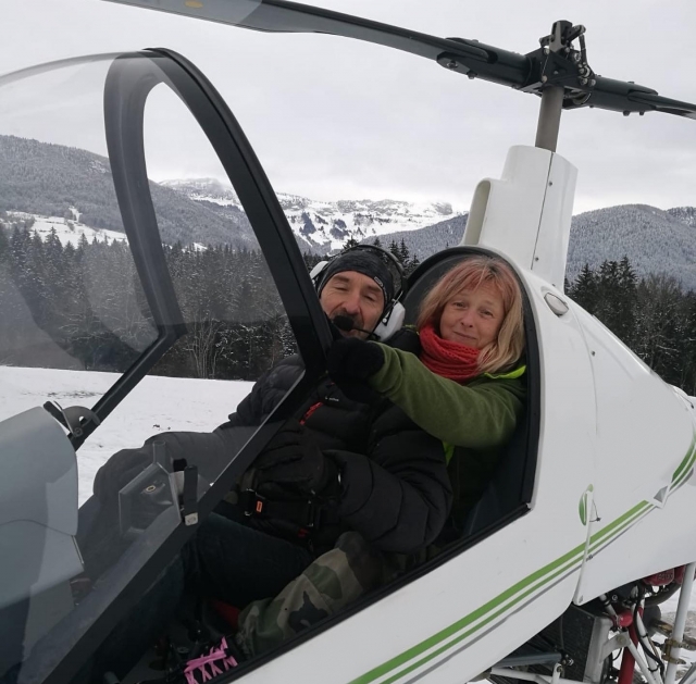  Helicóptero listo para despegar