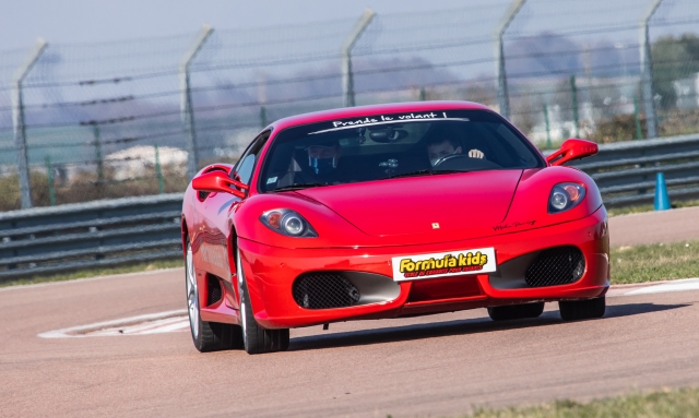  Manejando un Ferrari F430 