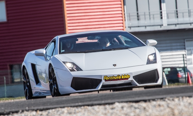  Manejando un Lamborghini LP560 