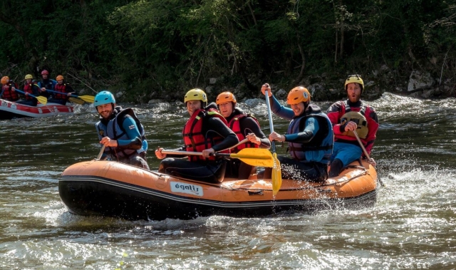  Toma participe en una sensacional excursión de rafting 