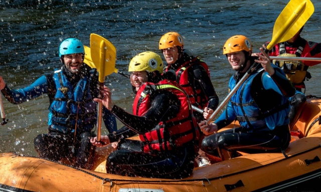  Disfruta de un refrescanle y deportivo día de rafting 