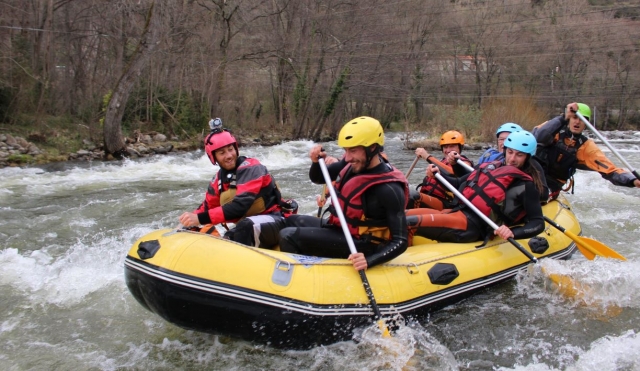  Intenle mantener el rumbo en los rápidos 