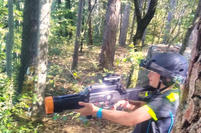  Disfruta de equipos de etiquetas láser de alta gama para un juego futurista 