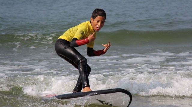  Aprende para mantener el equilibrio en la tabla con nuestras clases de surf 