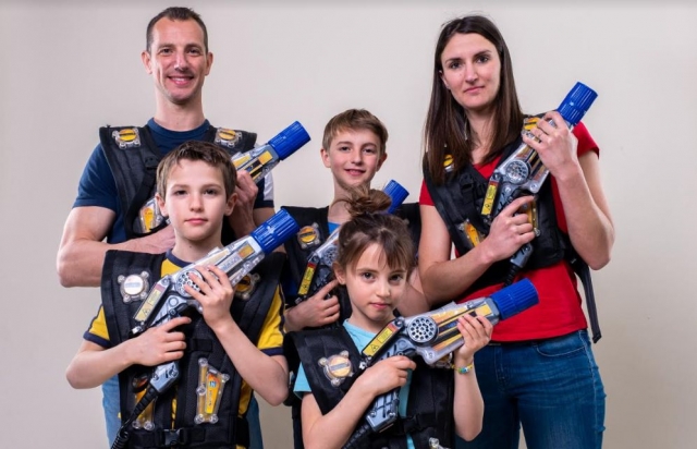  Disfruta de una sesión de juego láser con su familia 