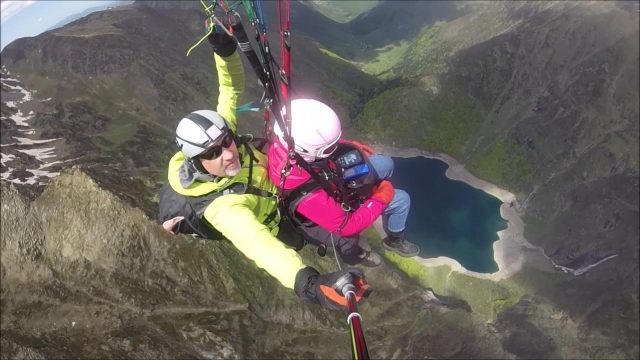  Vuelo sobre el lago de Oo 