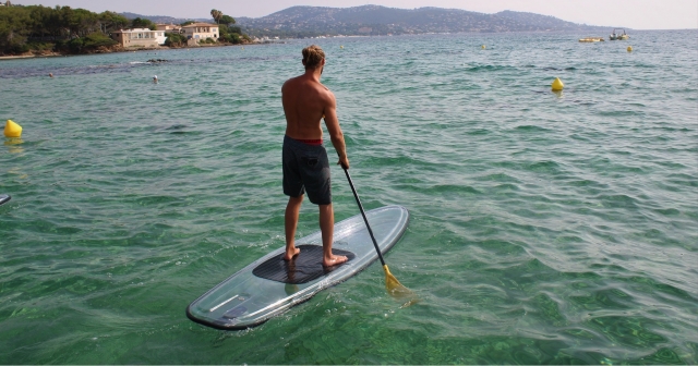  Uno de nuestros surfistas con vistas al Esterel 