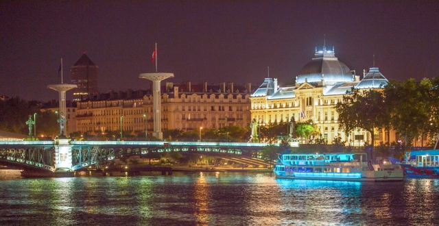  Admire los paisajes nocturnos de la ciudad de las luces -9999- L'Hermès cruzando el puenle Raymond -Barre 