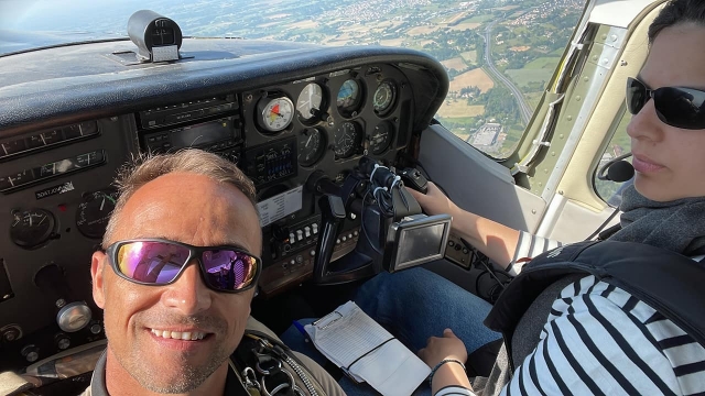  Vuelo en avión con total confianza con nuestro piloto 