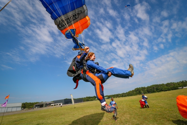  Aterrizar en el aeródromo de Dinan 