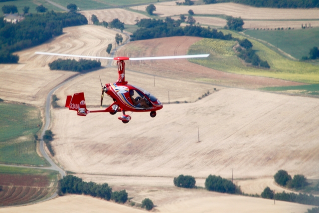  Pilota nuestro ULM rojo sobre Aviñón 
