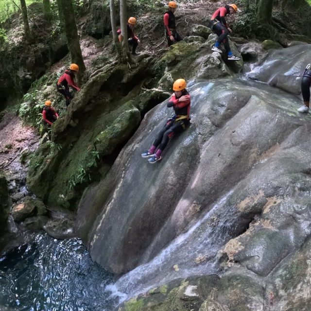  Divertido descenso de un tobogán 