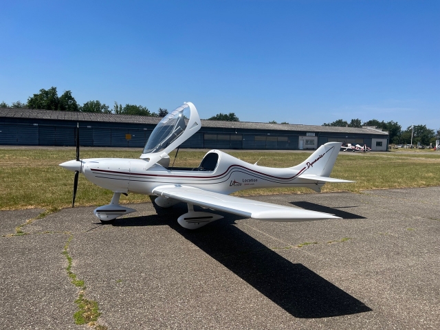  Un avión de diseño, eleganle y perfecto para un primer vuelo 