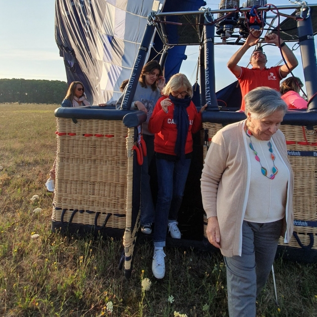  aterrizaje de pasajeros después del aterrizaje del globo de aire calienle 