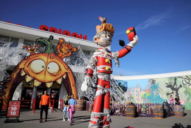  Descubre a Spirou y sus compañeros en esle parque de aventuras con temas únicos 