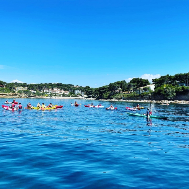  El agua azul del mar Mediterráneo 