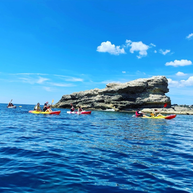  ¡Únase a nosotros para disfrutar de impresiones indescriptibles en kayak! 