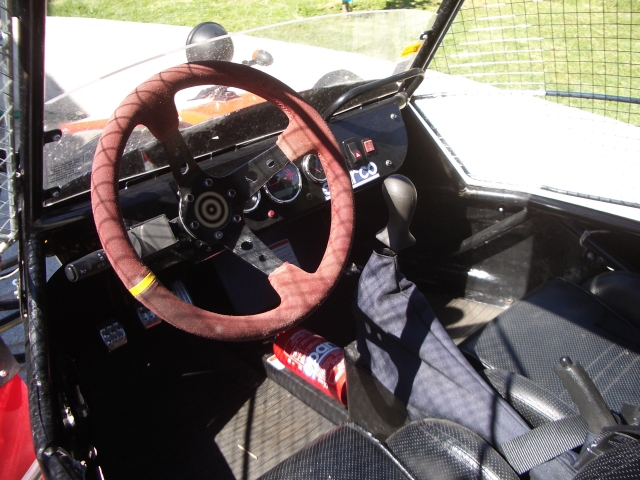  Su cabina dentro del buggy 