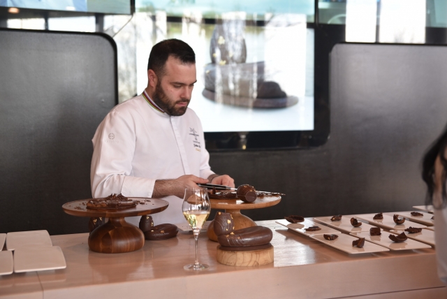  Nuestros trabajadores estarán allí para llevarlo en un viaje de sabor 