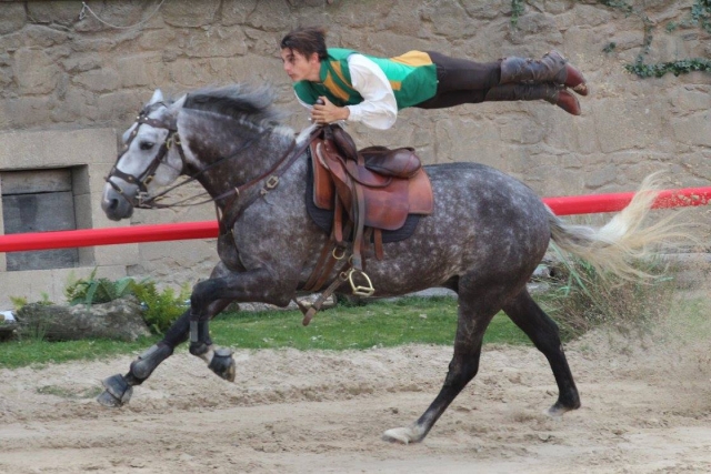  Pbaños a caballo por las cascadas 