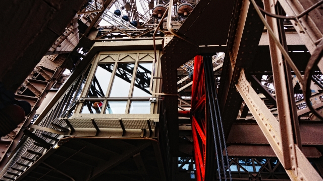  Descubra el interior de la Torre Eiffel 