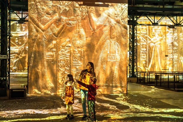  En familia, el Atelier des Lumières le encantará 