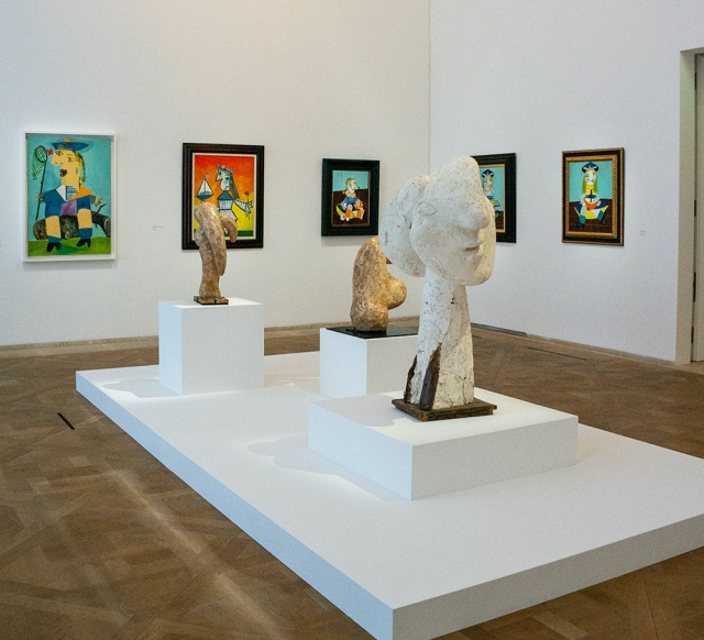 Las esculturas se codean con las pinturas 