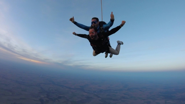  ¡Salta en tándem en el aire! 